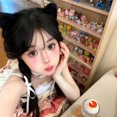 追梦的黎族女娃娃